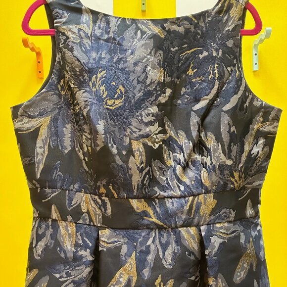 Navy Floral Formal Fit & Flare Sleeveless with deep v in the back Size 14 - Picture 4 of 6